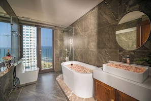 Free toiletries, hair dryer, bathrobes, slippers - Golden Lotus Luxury Hotel Da Nang (Da Nang)