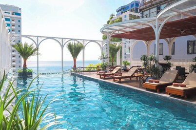 Golden Lotus Luxury Hotel Da Nang