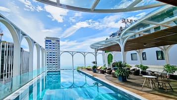 Hồ bơi ngoài trời, mở cửa từ 6:30 đến 22:00, dù/ô trên bãi biển/hồ bơi