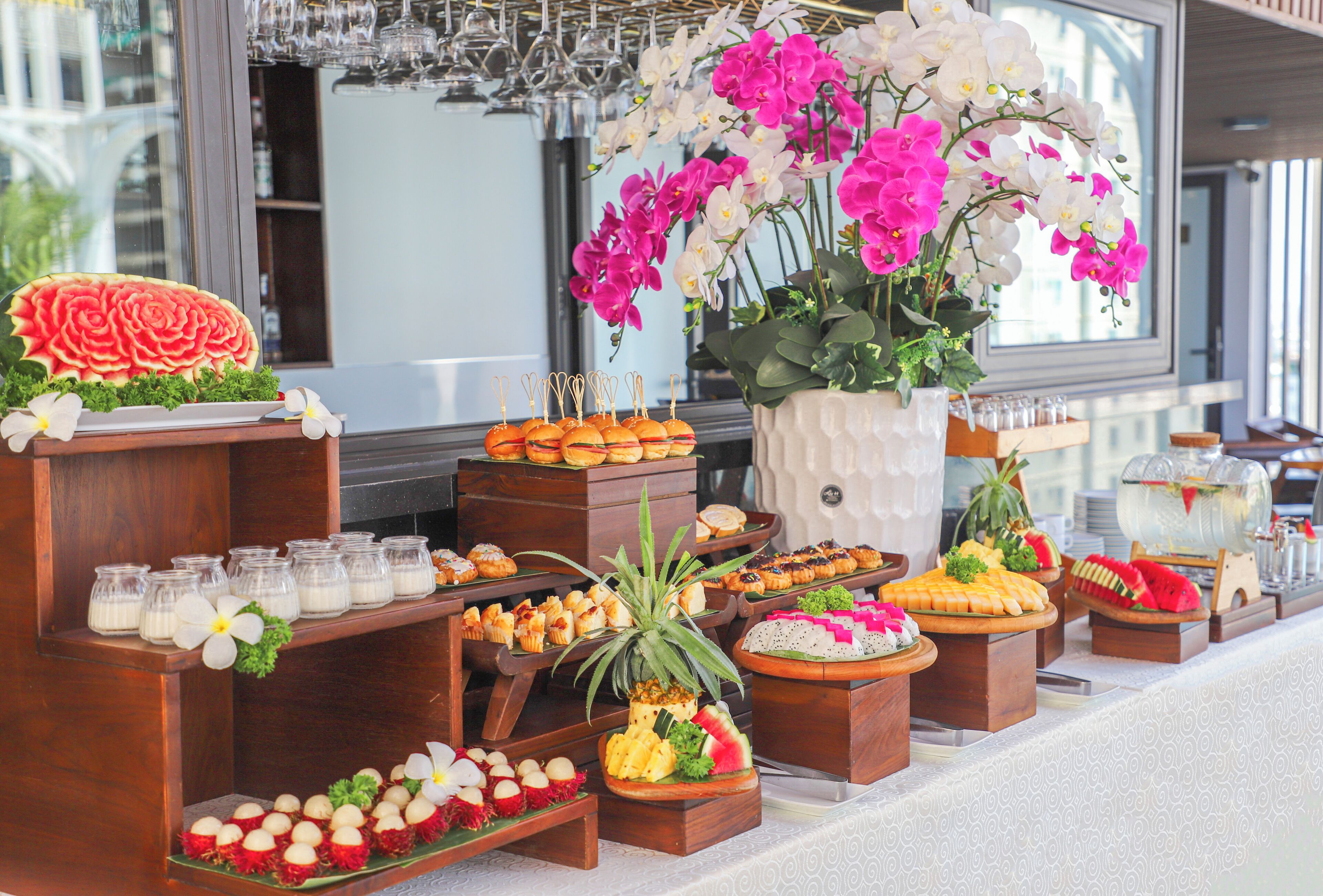 Breakfast, lunch and dinner served