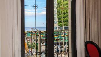 Triple Bathtub Partial Sea View (Afternoon Tea included) | Beach/ocean view