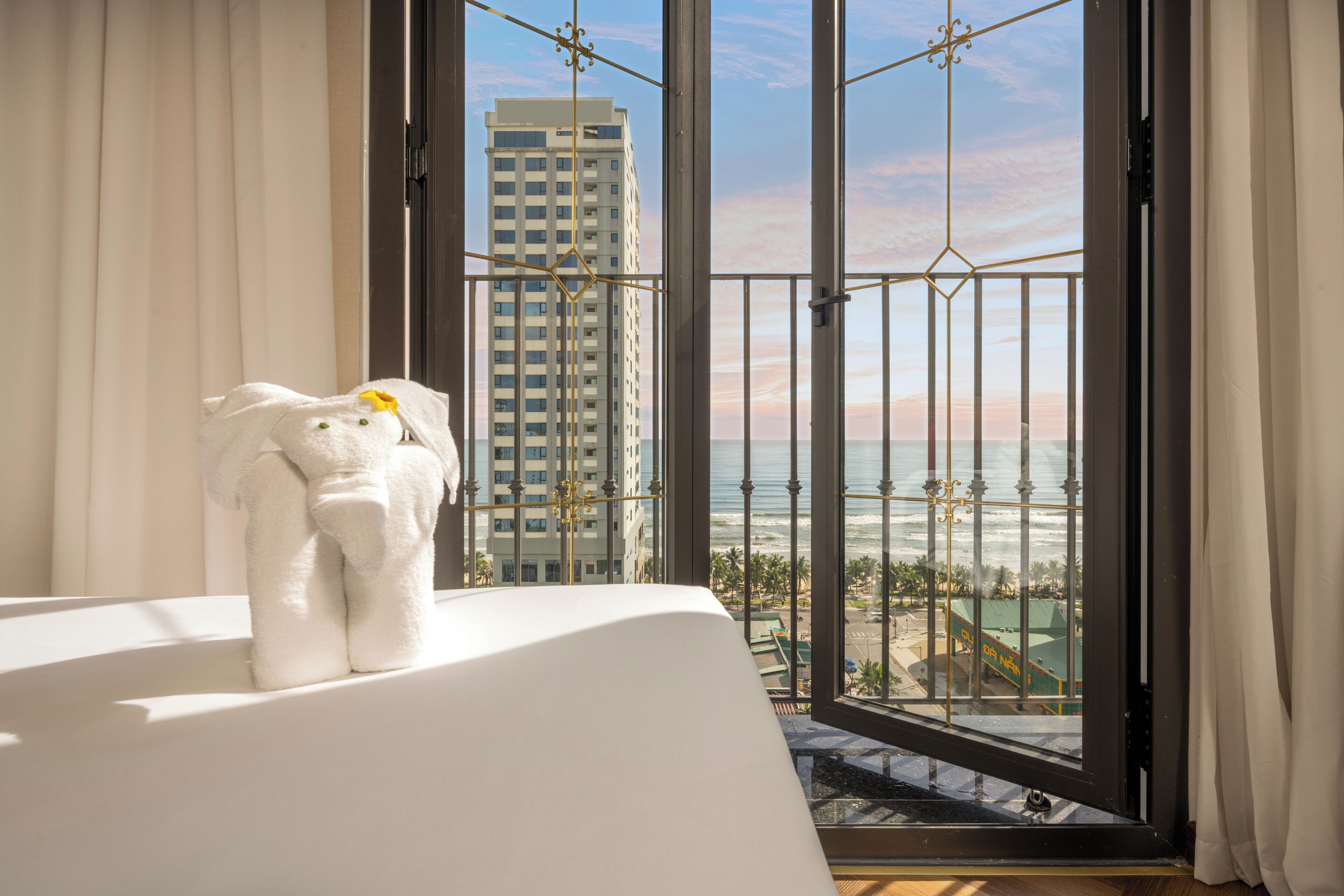 Premium bedding, pillowtop beds, minibar, in-room safe