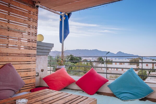 المنطقة المحيطة بالمنشأة