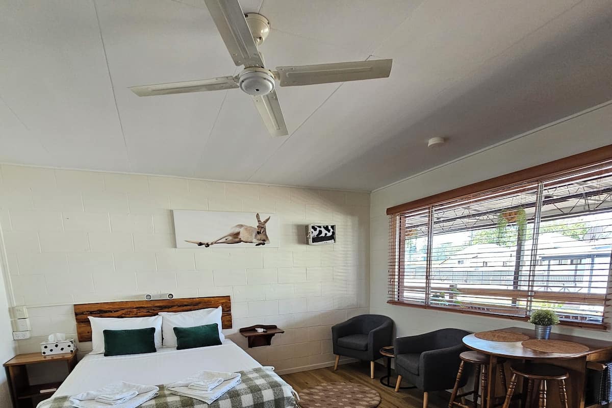 Standard Twin Room | Iron/ironing board, free WiFi, bed sheets