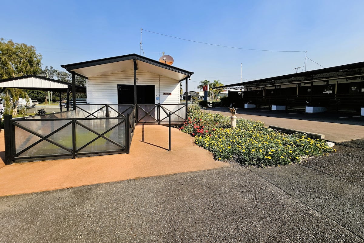 The Barn | Iron/ironing board, free WiFi, bed sheets