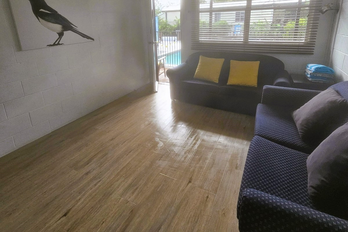 Family Apartment | Living area | 32-inch TV with digital channels