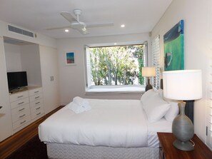 4 bedrooms, desk, iron/ironing board, free WiFi