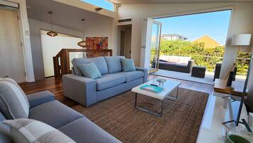 Smart TV, computer monitors