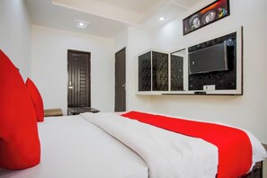 Escritorio, sistema de insonorización, wifi gratis y ropa de cama