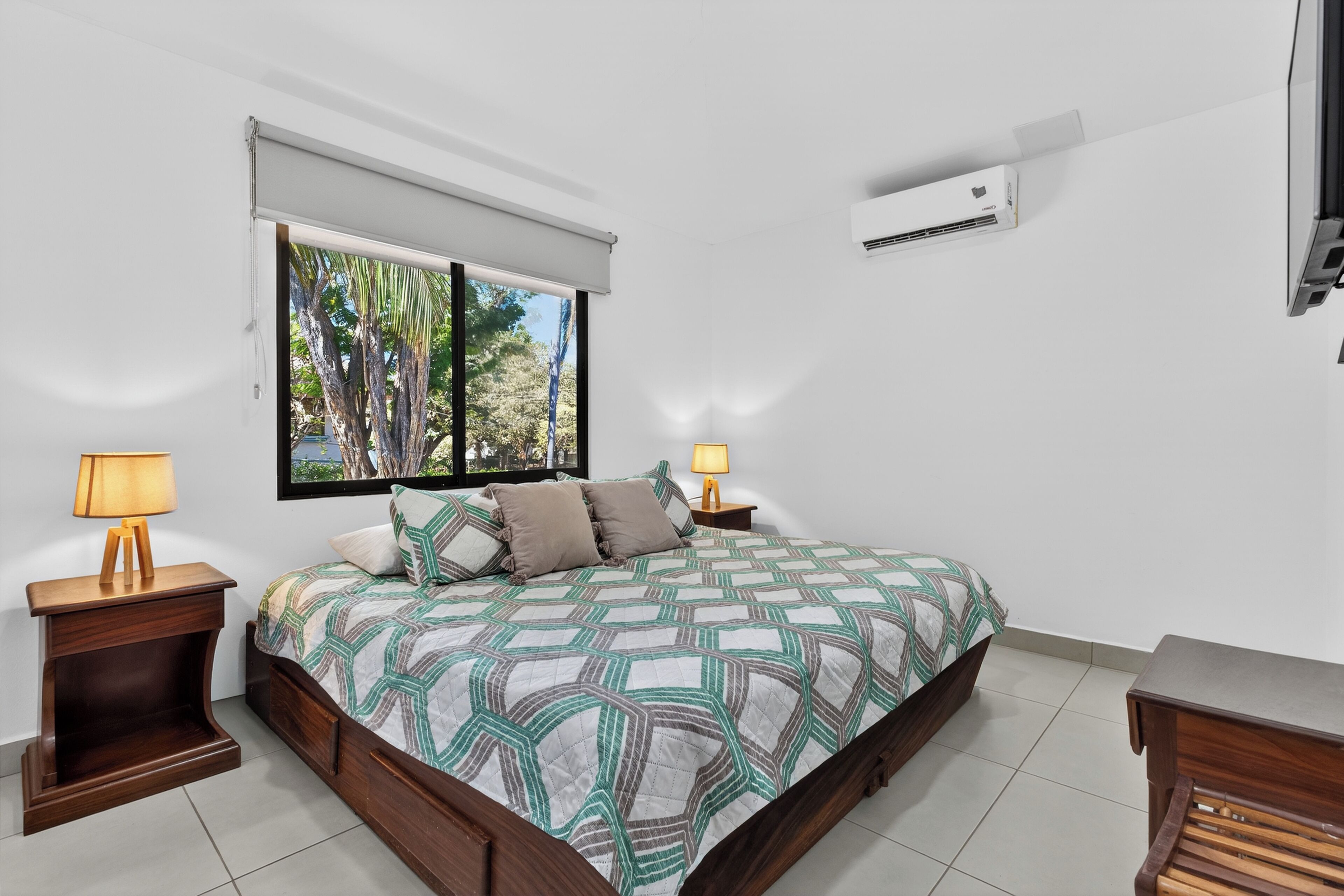 2 多间卧室、客房内保险箱、办公桌、免费 WiFi