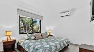 2 habitaciones, caja de seguridad en la habitación y escritorio