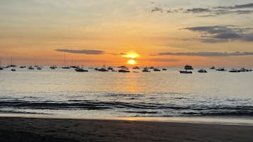 Beach nearby, sun loungers, beach towels