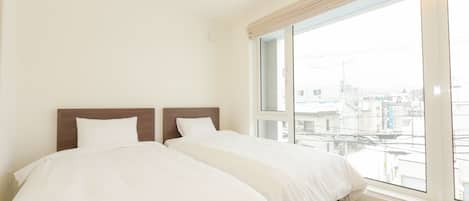 Room | 4 bedrooms, iron/ironing board, free WiFi, bed sheets