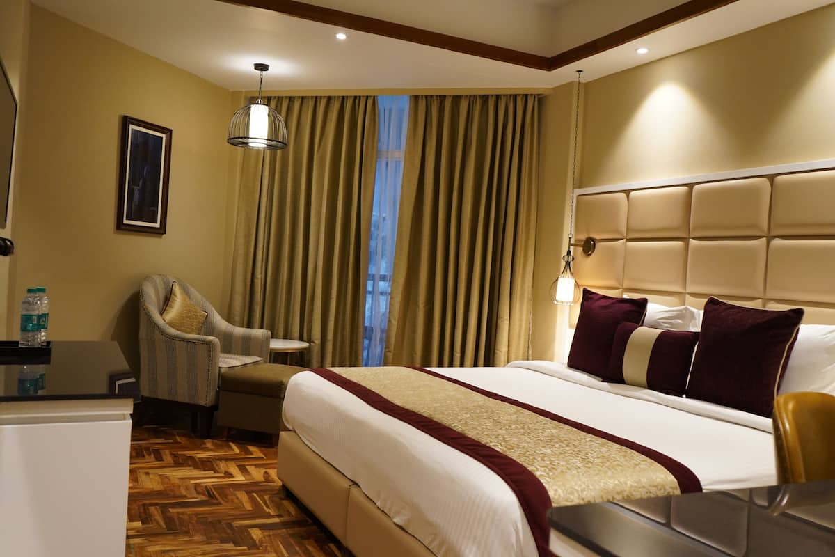 Premium bedding, in-room safe, desk, soundproofing