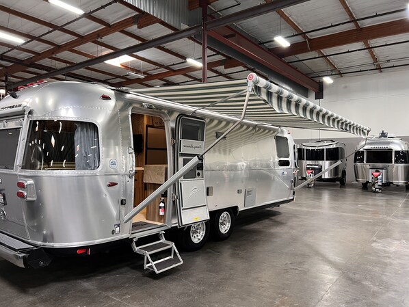 Property grounds - Affordable Rare Tommy bahama skeeps 2+ in half moon bay (Mill Valley)