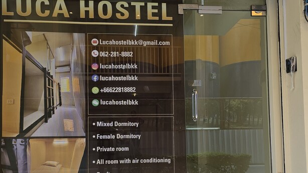 Property entrance - Luca hostel (Bangkok)