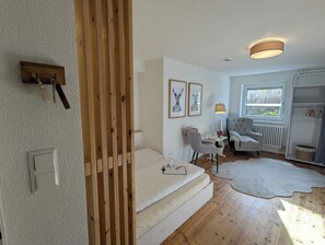 1 habitación, tabla de planchar con plancha, wifi gratis y ropa de cama 