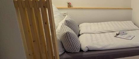 1 chambre, fer et planche à repasser, Wi-Fi gratuit, draps fournis