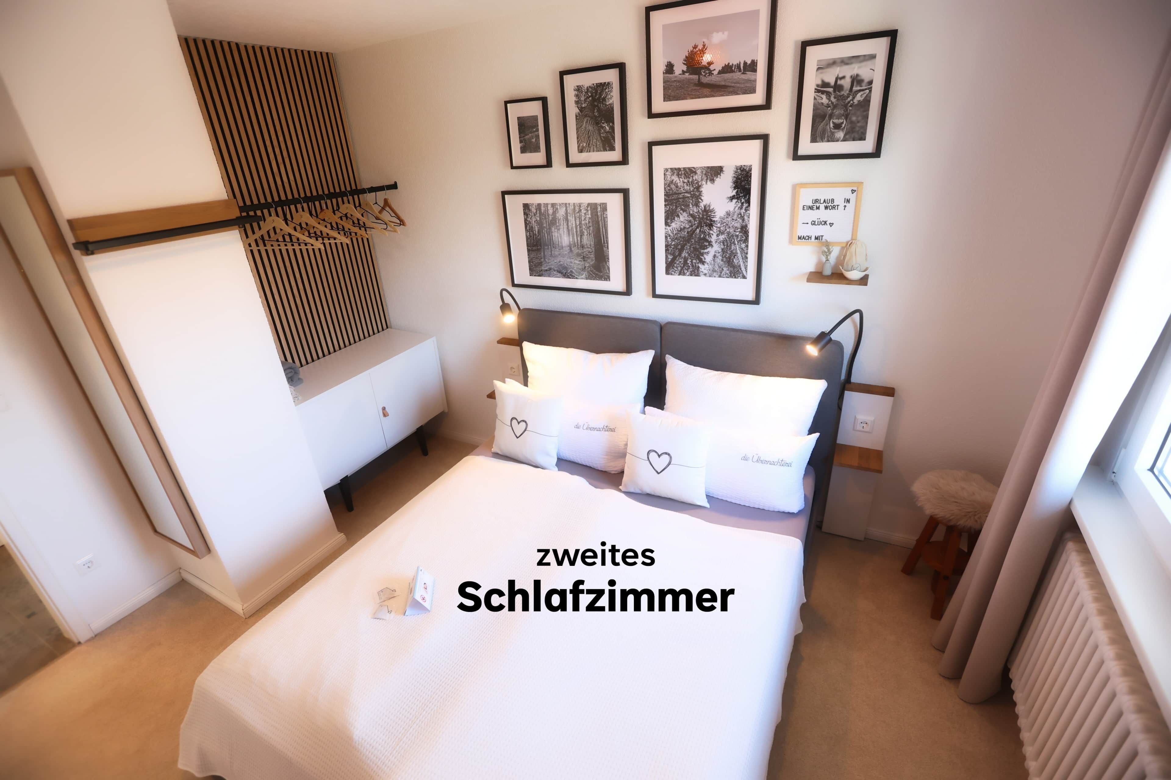 2 Schlafzimmer, Schreibtisch, Bügeleisen/Bügelbrett, Reisekinderbett