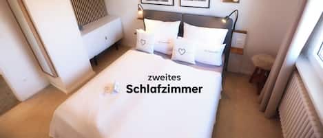 2 Schlafzimmer, Schreibtisch, BĂŒgeleisen/BĂŒgelbrett, Reisekinderbett