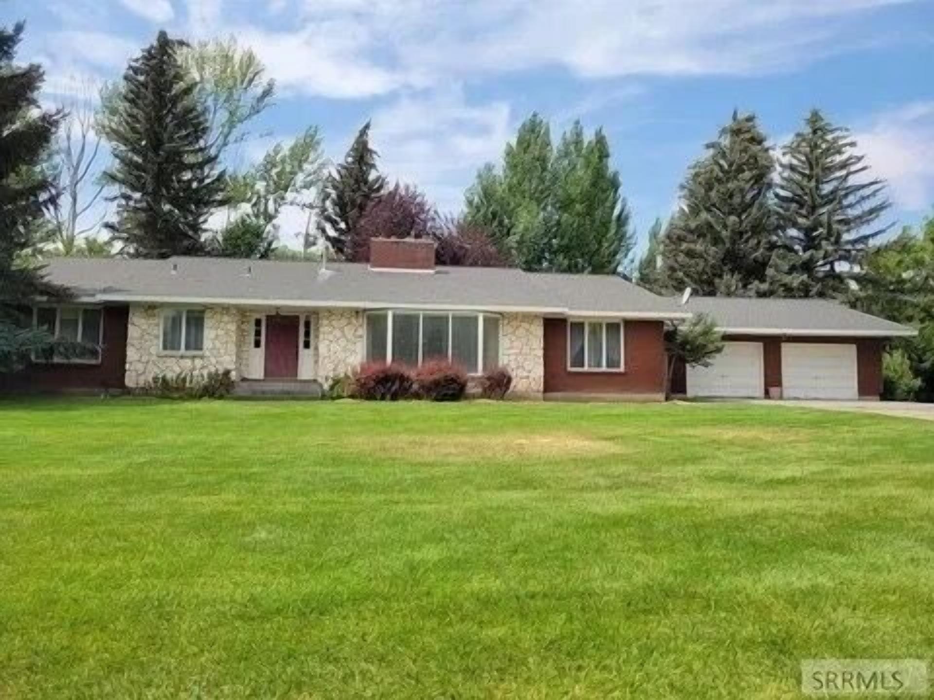 close to St. Anthony Sand Dunes, Yellowstone, Bear World, BYI-I