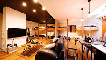 Deluxe Room | Living area | LCD TV