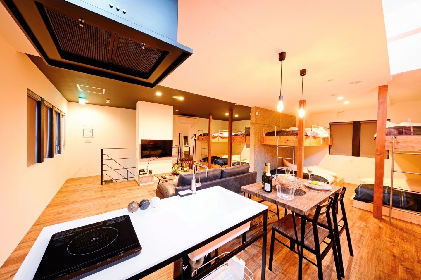 Phòng Deluxe | Bếp riêng | Tủ lạnh, lò vi sóng, bếp nấu, ấm điện 