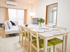 Living area - island in emerald green (Sapporo)