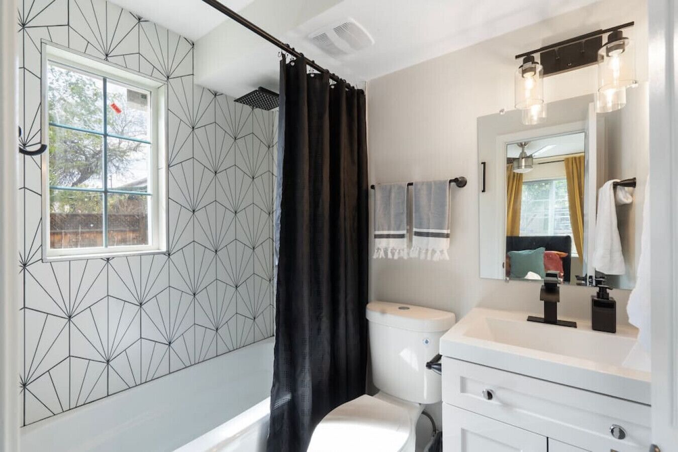 Unit 2 -  846 N 10th Ave · 1BD+TV+Wifi+FreeParking+Kitchen