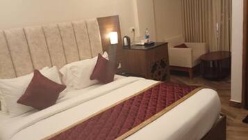 Deluxe Double Room | Select Comfort beds, desk, laptop workspace, soundproofing
