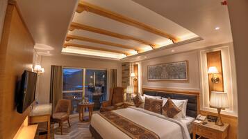 Roba de llit hipoal·lergògena, minibar i escriptori