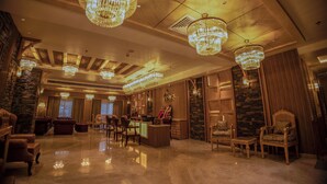 A spacious lobby with high ceilings, chandeliers, and a reception desk. -  Presidium Sarovar Premiere Dalhousie (Dalhousie)