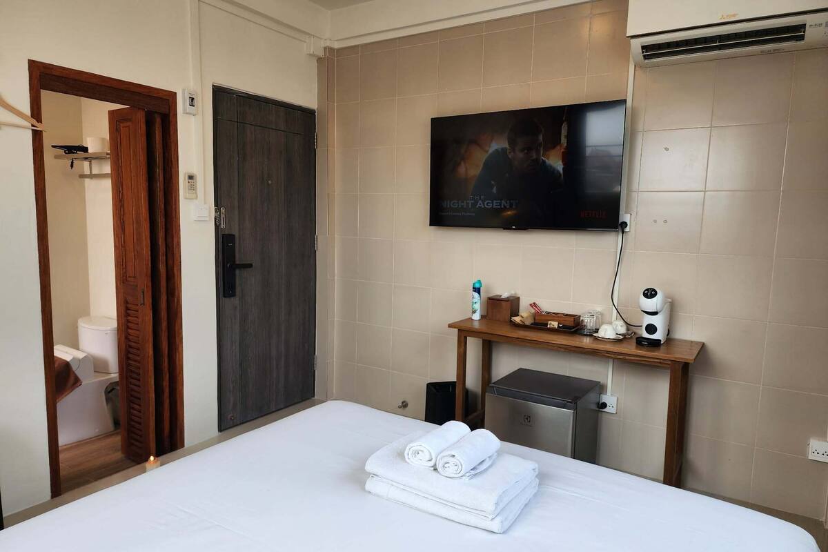 Desk, blackout drapes, WiFi (free), bed sheets