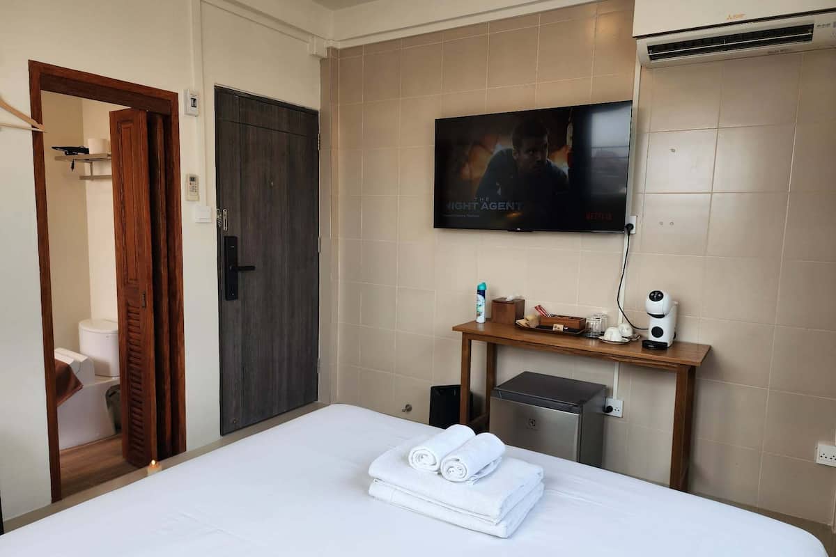 Desk, blackout drapes, free WiFi, bed sheets