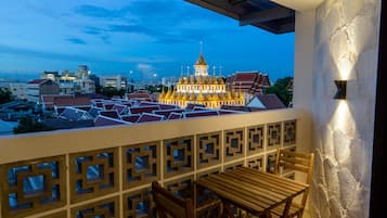 Kamar Eksklusif, 1 kamar tidur, balkon, pemandangan kota | Area keluarga | TV