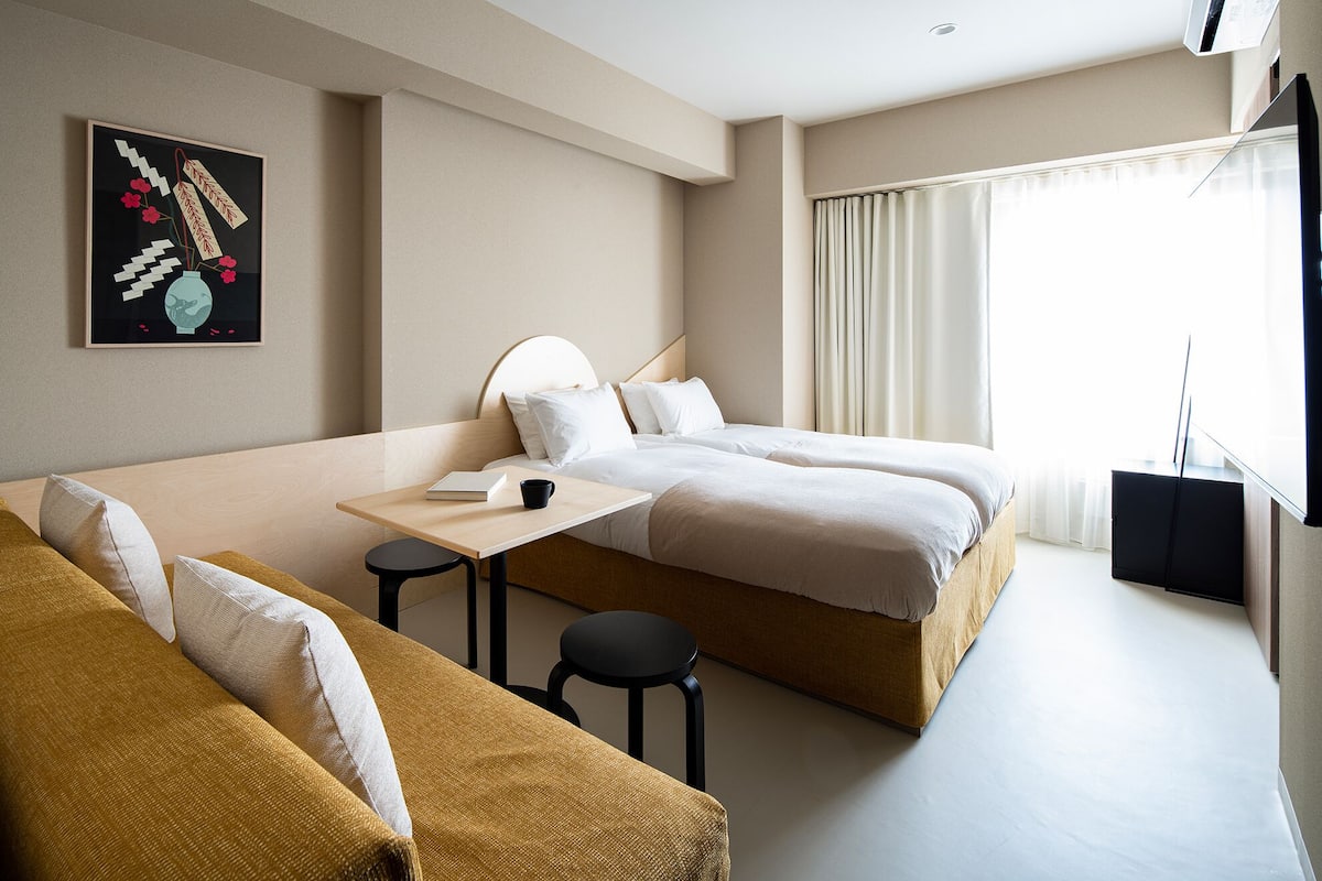 Iron/ironing board, free WiFi, bed sheets