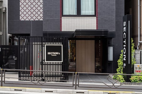 Exterior. Section L Yushima - Ueno