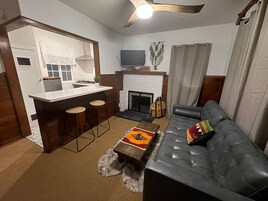 Standard Cabin, 1 Queen Bed, Kitchen | Living area | 32-inch LED TV with digital channels, TV, Netflix