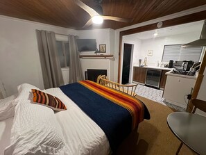 Een 32-inch ledtelevisie met digitale zenders, televisie en Netflix