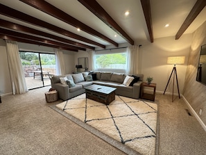Living area - The Ruby Rose  (Crescent City)