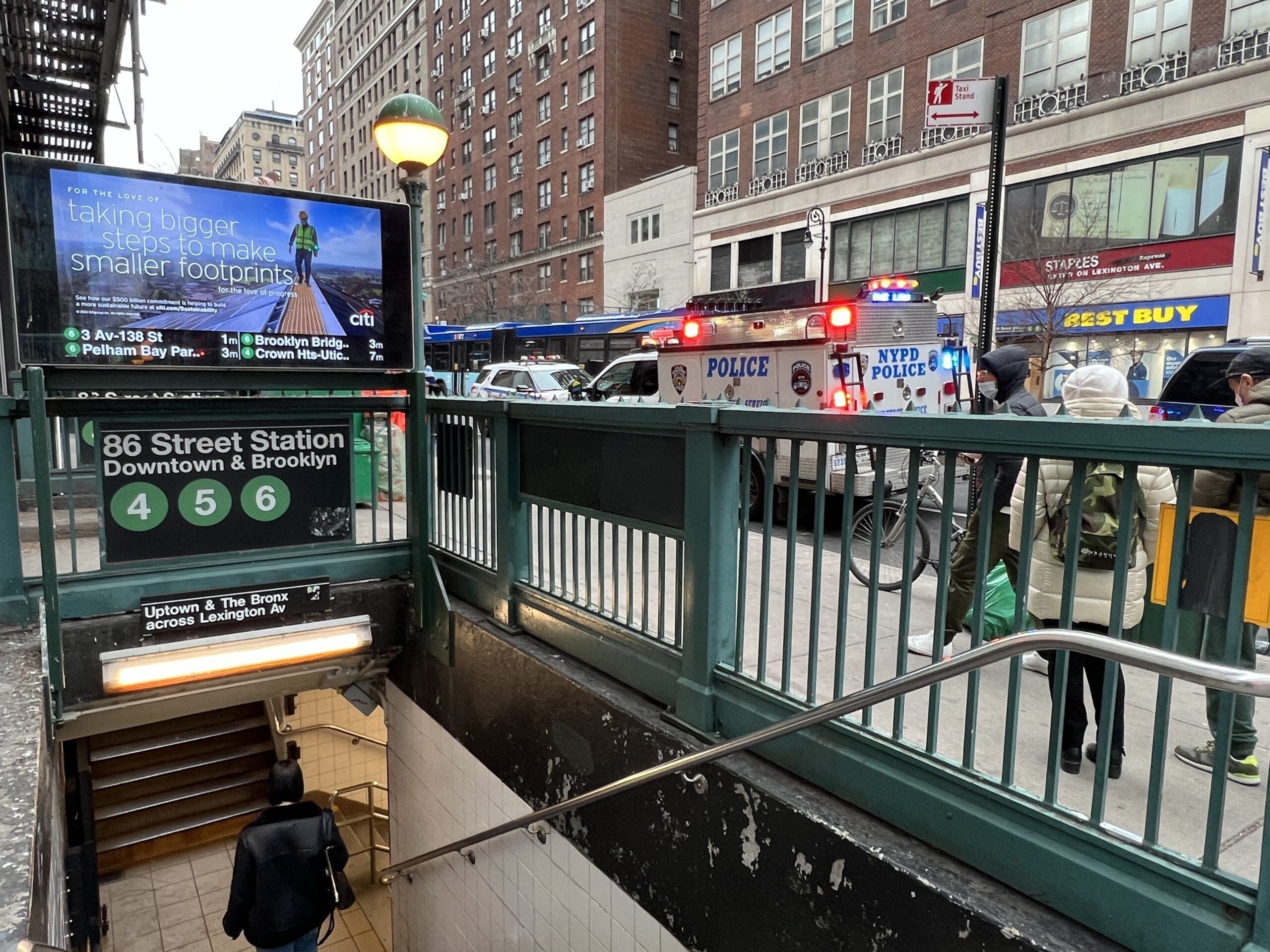 Walk to Central Park, Queen Bed Washer/Dryer in Unit. 