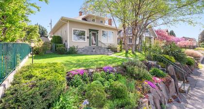 Prospect Delight - River Views, Historic Home, Walk To Town!