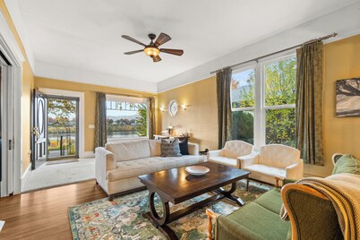 Prospect Delight - River Views, Historic Home, Walk To Town!