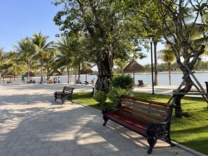 المنطقة المحيطة بالمنشأة