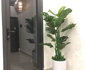 المنشأة من الداخل