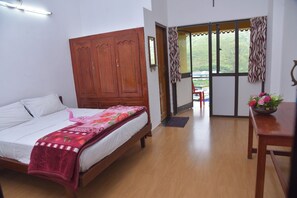 Premium Room | Soundproofing, free WiFi - AC MIST (Devikolam)