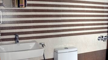 Family Room | Bathroom