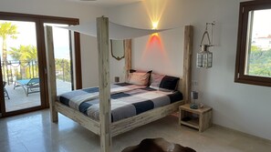 4 bedrooms, in-room safe, free WiFi, bed sheets - Villa with sea views from all rooms for 8 people, large pool, BBQ, heating (Manacor)