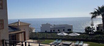 Villa with sea views from all rooms for 8 people, large pool, BBQ, heating