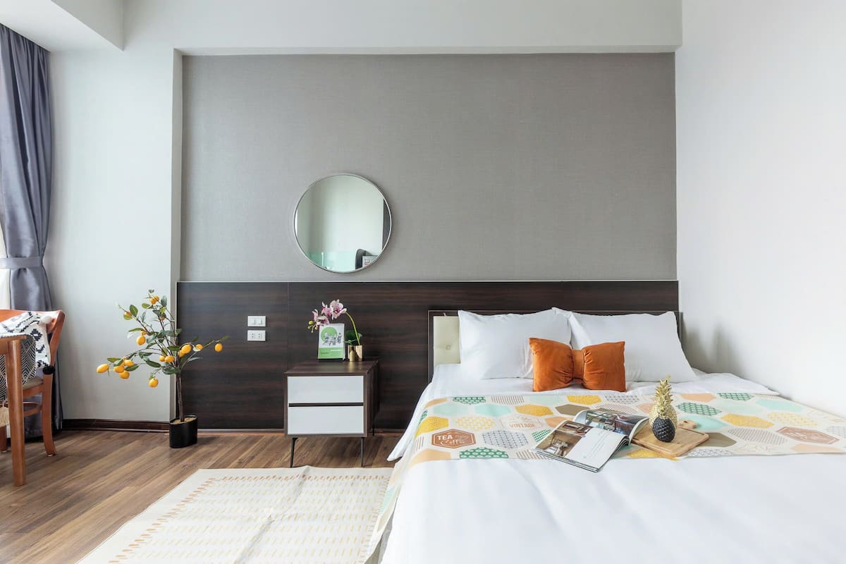 1 habitación, caja de seguridad en la habitación y escritorio